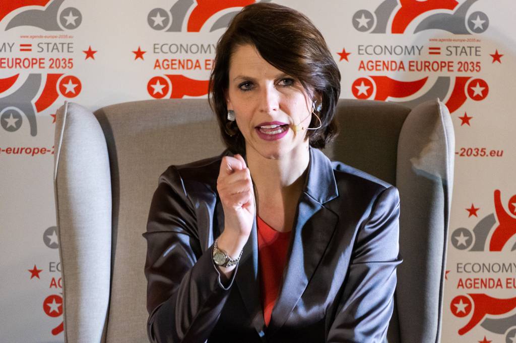 Sts. Mag.a Karoline Edtstadler